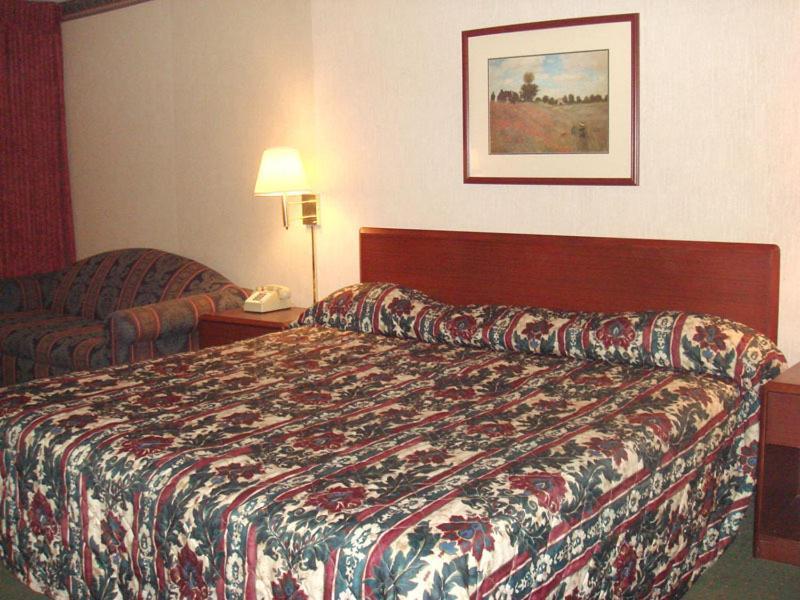 Fairborn Hotel And Inn Room photo